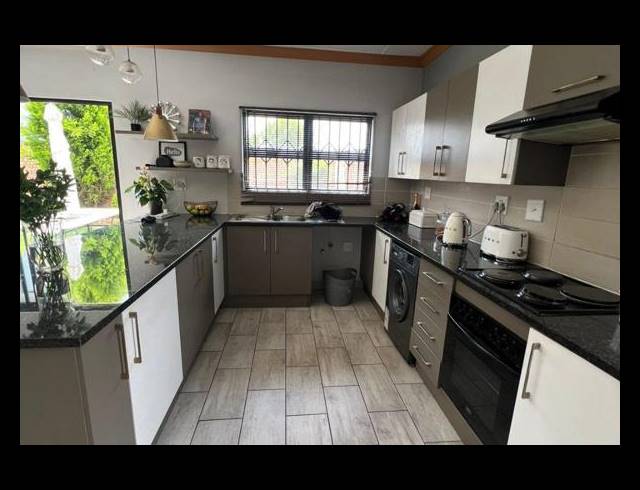 3 BEDROOM HOUSE FOR SALE IN THATCHFIELD